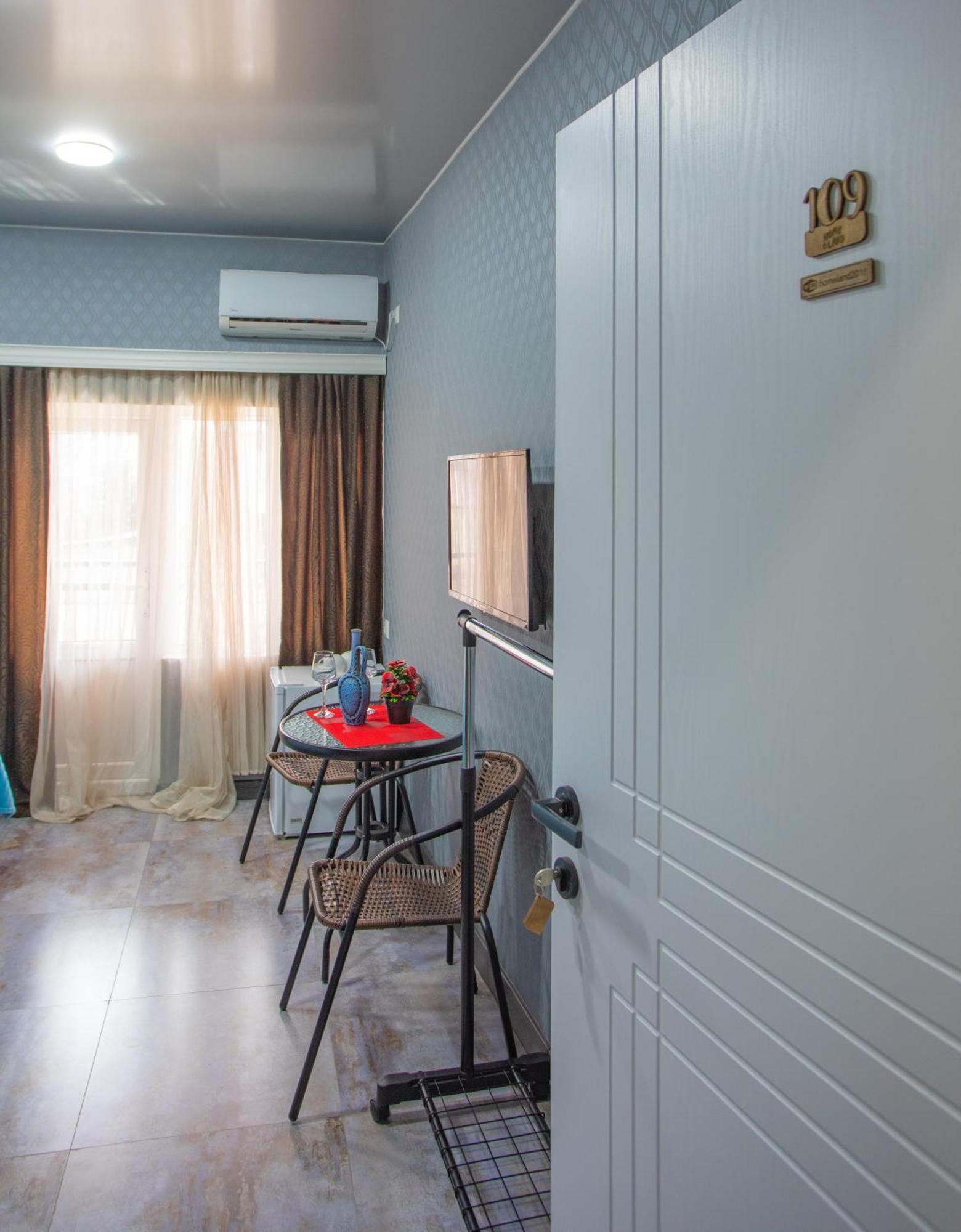 Hotel Homeland 巴统 外观 照片