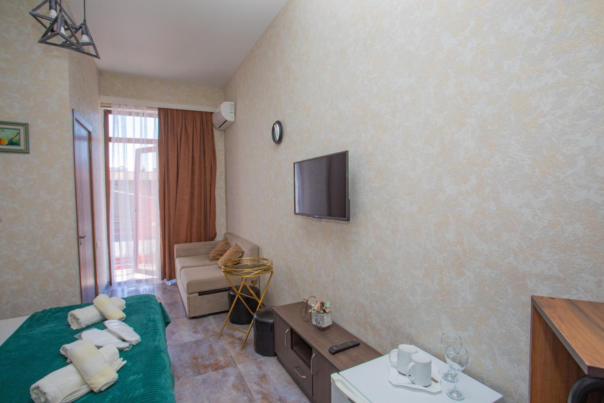 Hotel Homeland 巴统 外观 照片